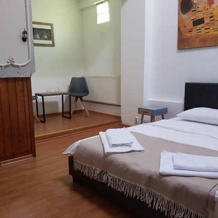 Nonna Mia Hotel Bucarest Esterno foto