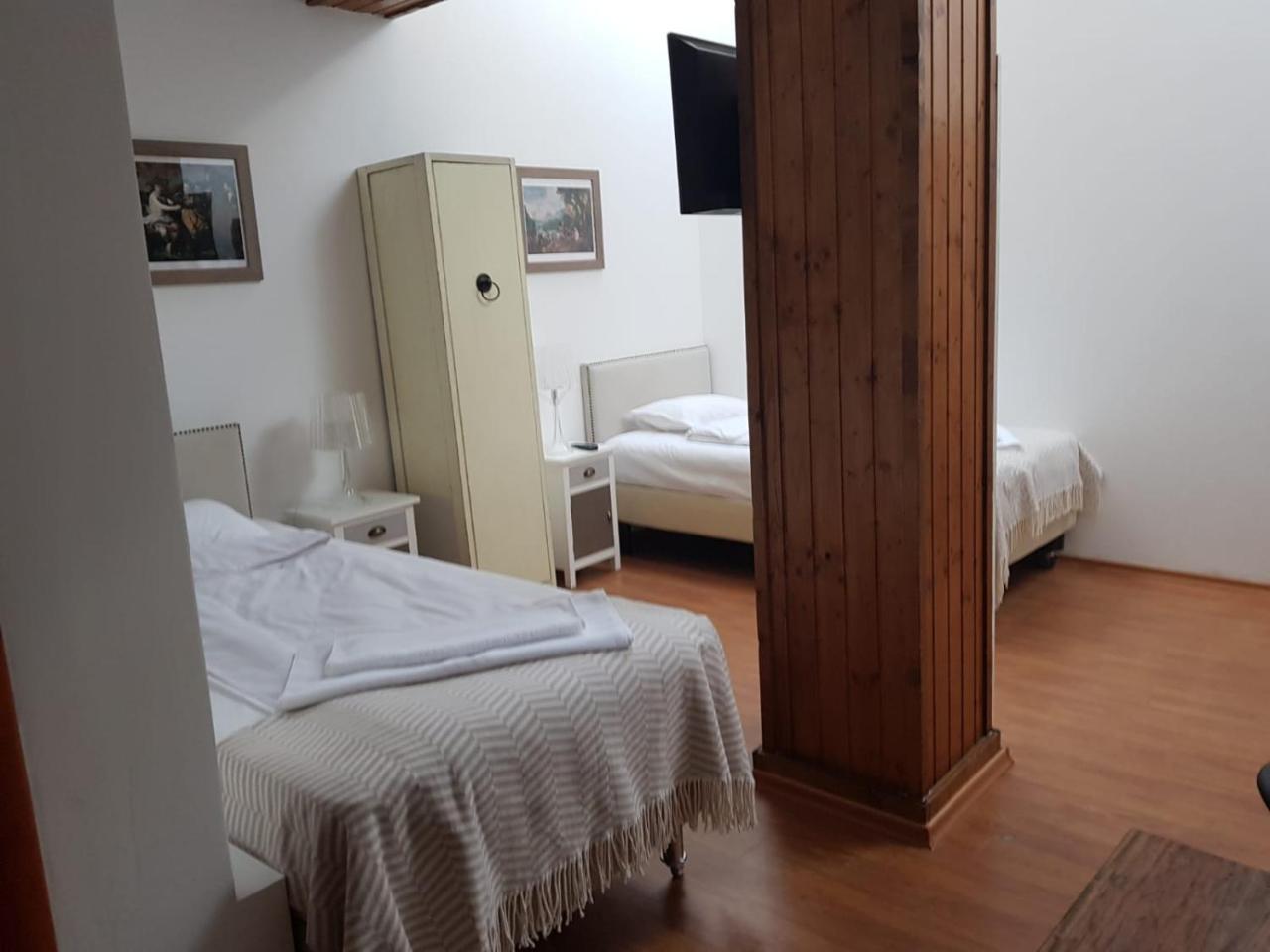 Nonna Mia Hotel Bucarest Esterno foto